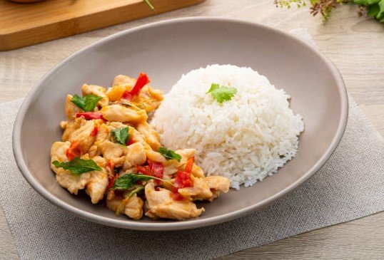 L-3 ຜັດກະເພົາໄກ່ Stir fried rice 덮밥